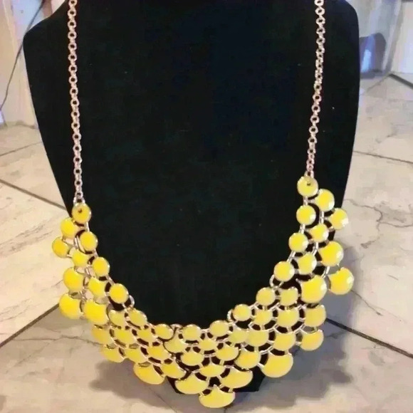 Yellow bib necklace - Picture 1 of 2
